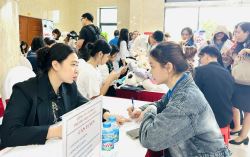 ha-noi-thi-truong-viec-lam-cuoi-nam-soi-dong-luong-cao-nhieu-co-hoi-hap-dan