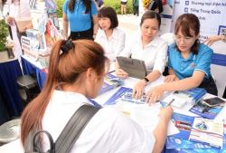 sinh-vien-di-lam-them-trai-nghiem-thuc-te-hay-cuc-nhoc-vo-ich