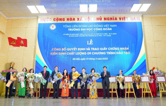 Chứng nhận kiểm định chất lượng 09 chương trình đào tạo